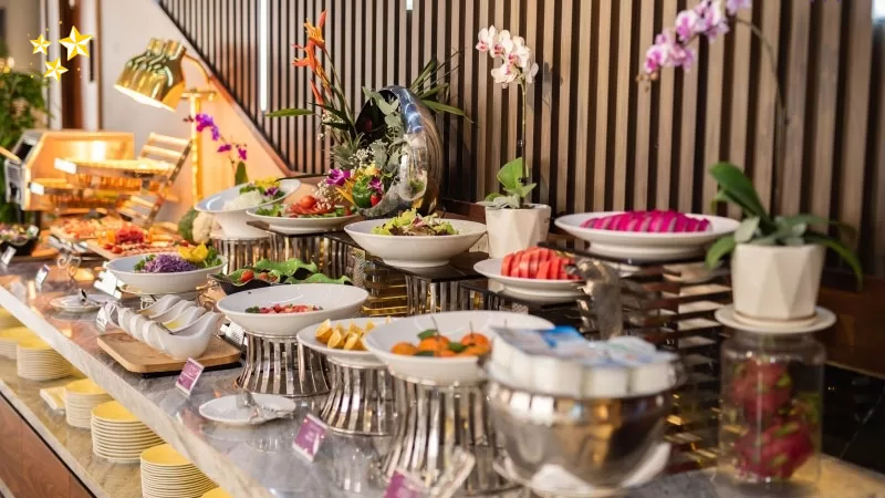 nhung-khach-san-quy-nhon-co-buffet-sang-ngon-voi-gia-thanh-re-xaviahotelquynhon