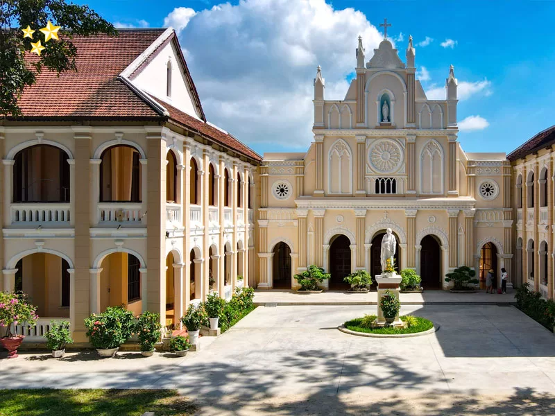 nha-tho-lang-song-xaviahotelquynhon